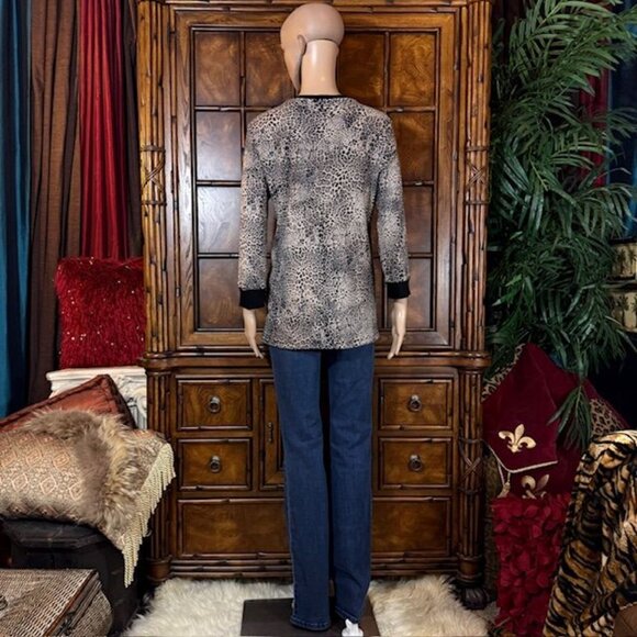 NWOT Jones New York Cotton Couture Leopard Black Tipped Vneck Top - Picture 7 of 16